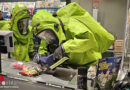 D: Mit dem Chemikalienschutzanzug zu EDEKA in Arnsberg