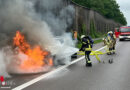 D: Im Motorraum brennender Pkw auf der A 2 bei Helmstedt