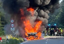 D: Klein-Lkw geriet während der Fahrt bei Wörth in Brand