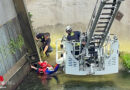 D: Hilflose Person treibt in Essen im Wasser → Frau per Unterflur-Drehleiter-Einsatz aus der Ruhr gerettet