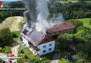 Oö: 11 Wehren bei Wohnhaus-Dachstuhlbrand auf Bauernhof in St. Martin im Mühlkreis