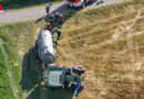 Nö: Traktor mit Güllefass in Wieselburg eingeknickt