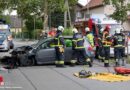 Nö: Pkw prallt in 30er Zone in Traiskirchen gegen Baum → Personenrettung