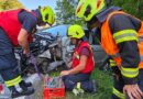 Oö: Pkw kracht auf B 130 zwischen Hartkirchen und Haibach / Donau gegen zwei Autos