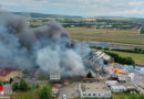 Bgld: Großbrand in Papier-Recyclingunternehmen in Leithaprodersdorf fordert 13 Feuerwehren