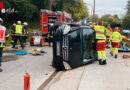 D: Pkw touchiert Baum – Fahrerin im Fahrzeug eingeschlossen