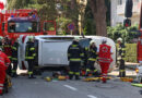 Oö: Lenker Unfall mit Beinen teilweise unter Auto eingeklemmt