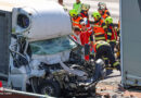 Oö: Klein-Lkw-Lenker nach Auffahrunfall auf A 25 schwer eingeklemmt → 1,5-Stunden-Rettung