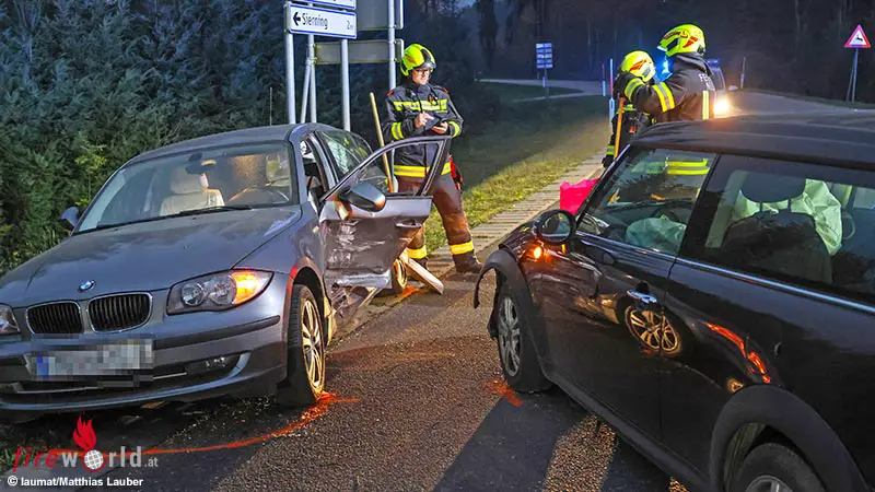 o-eine-person-nach-pkw-kreuzungskollision-in-sierning-aus-auto-befreit