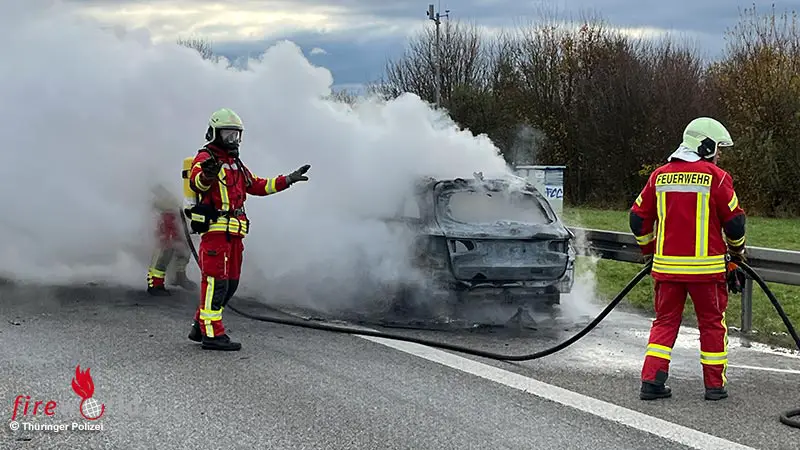 D-Vollbrand-eines-Pkw-auf-der-A-4-bei-Weimar