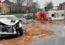 D: Rettungswagen bei Unfall während Einsatzfahrt in Mülheim an der Ruhr umgestürzt