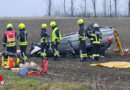 Nö: Pkw überschlägt sich nach Kreisverkehrs-Querung in Guntersdorf → zwei Verletzte (77, 84), eine Personenrettung