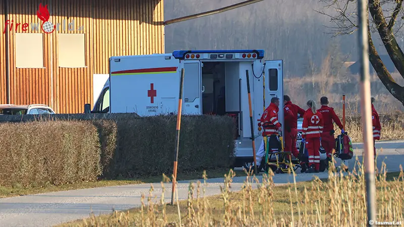 O-Notarzthubschrauber-nach-schwerem-Unfall-bei-Holzarbeiten-im-Einsatz